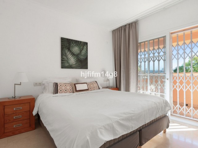 4 Bedrooms Apartment in Nueva Andalucía