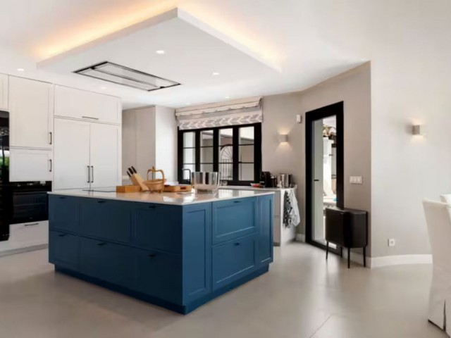 5 Soveroms Villa i Benahavís