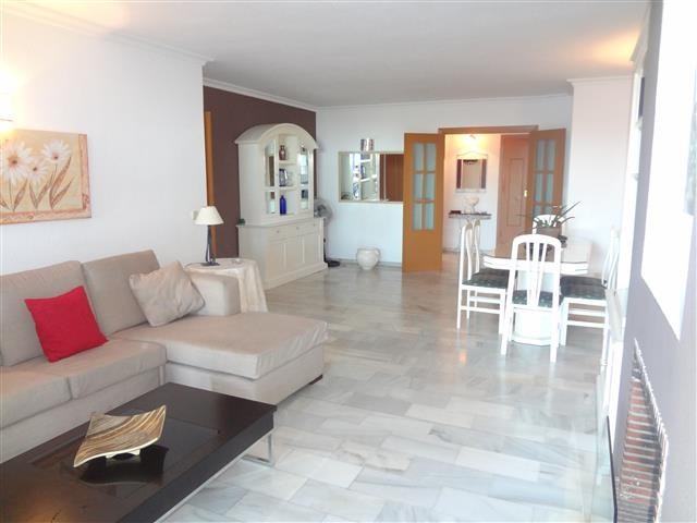 3 Bedrooms Apartment in Nueva Andalucía