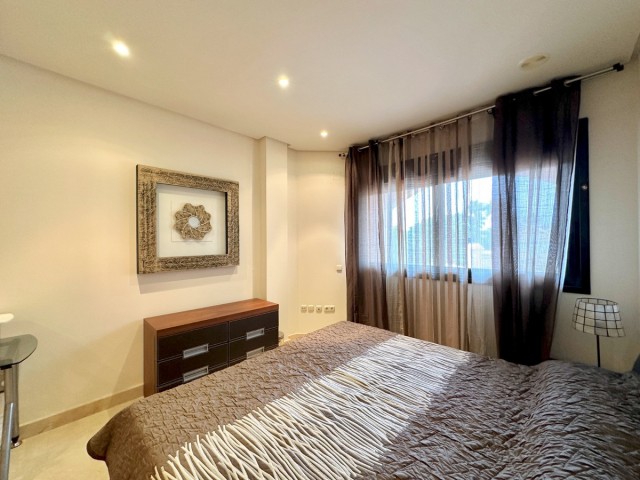 Apartamento con 2 Dormitorios  en Puerto Banús