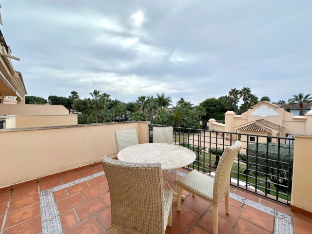 Apartamento con 2 Dormitorios  en Puerto Banús