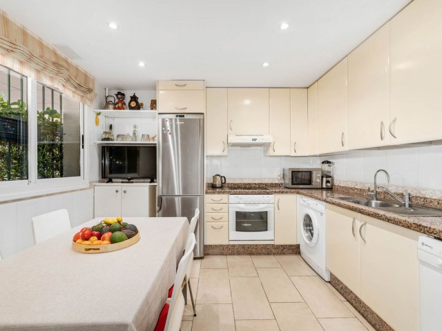 Appartement avec 3 Chambres  à Guadalmina Alta