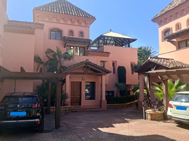 3 Slaapkamer Rijtjeshuis in Marbella