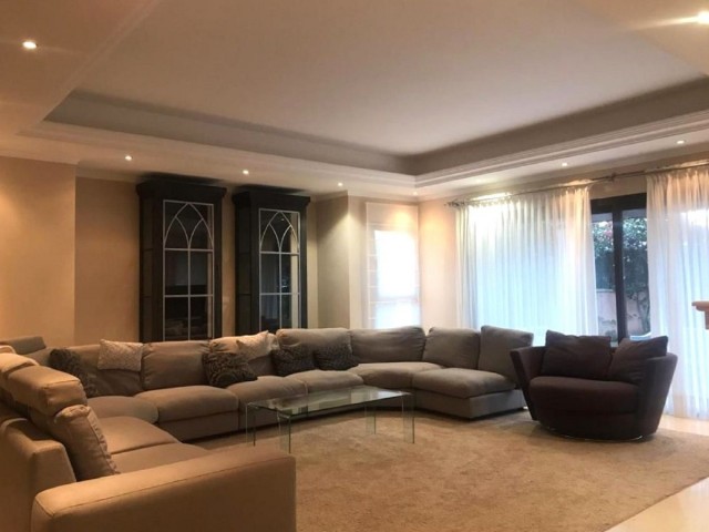 3 Slaapkamer Rijtjeshuis in Marbella