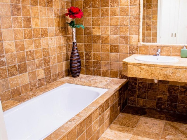 2 Makuuhuoneen Huoneisto Estepona