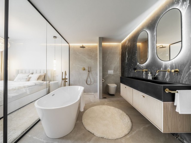 4 Bedrooms Townhouse in Nueva Andalucía