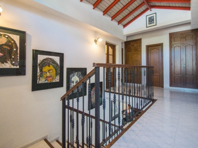 Villa avec 5 Chambres  à Pizarra
