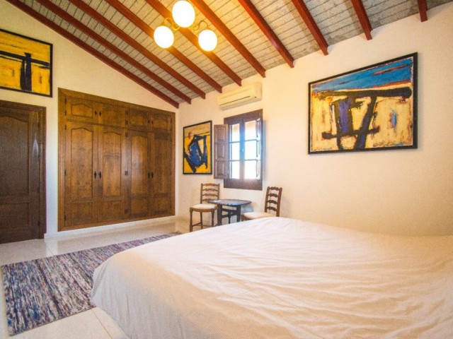 5 Bedrooms Villa in Pizarra