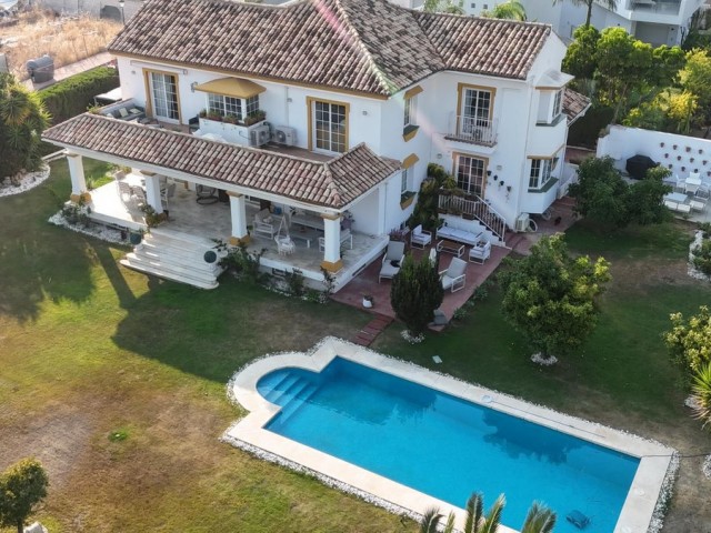 7 Bedrooms Villa in Guadalmina Alta