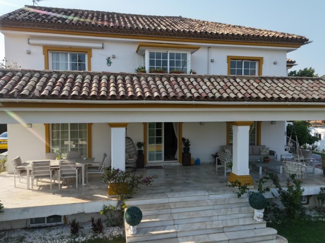 7 Bedrooms Villa in Guadalmina Alta