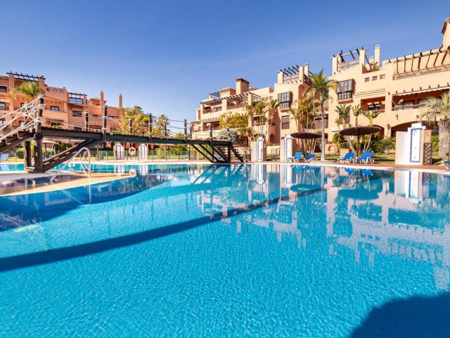 Appartement avec 4 Chambres  à Hacienda del Sol