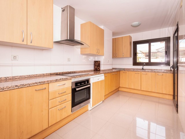 Appartement avec 4 Chambres  à Hacienda del Sol