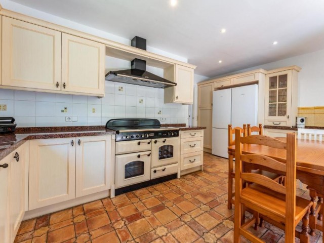 5 Makuuhuoneen Huvila Marbesa