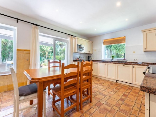 5 Makuuhuoneen Huvila Marbesa