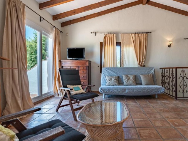 5 Makuuhuoneen Huvila Marbesa