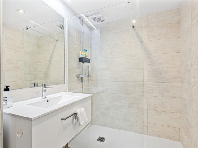 Apartamento con 2 Dormitorios  en Manilva