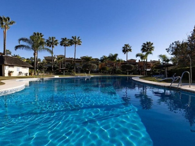 3 Bedrooms Townhouse in Guadalmina Baja