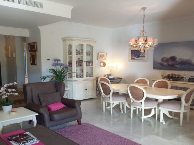 3 Bedrooms Townhouse in Guadalmina Baja