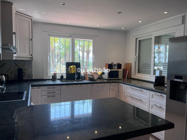 4 Slaapkamer Appartement in Nueva Andalucía