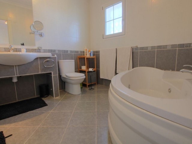 7 Makuuhuoneen Huvila La Cala Golf