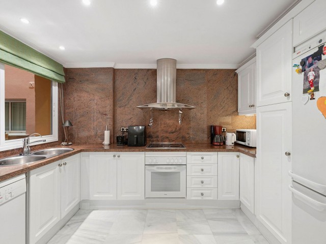 2 Bedrooms Apartment in Nueva Andalucía