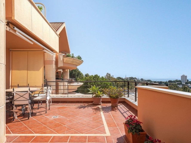 2 Bedrooms Apartment in Nueva Andalucía