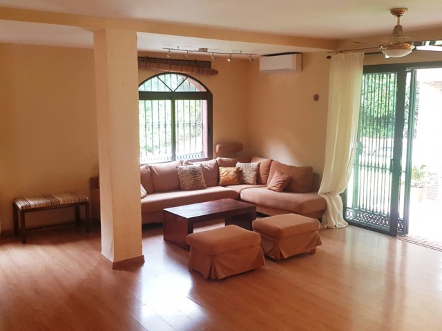 5 Bedrooms Villa in Elviria