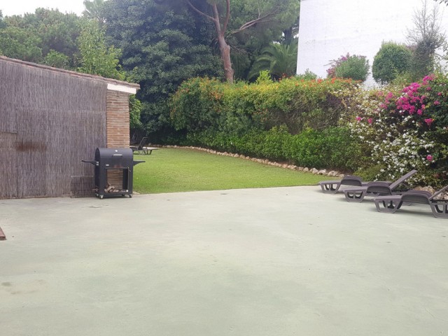 5 Bedrooms Villa in Elviria