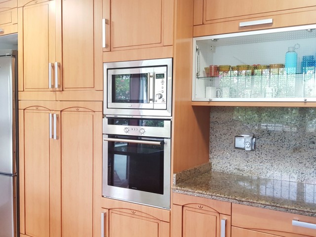 5 Bedrooms Villa in Elviria