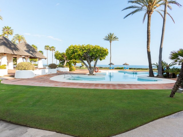 Apartamento con 2 Dormitorios  en Estepona