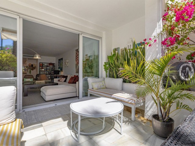 Apartamento con 2 Dormitorios  en Estepona