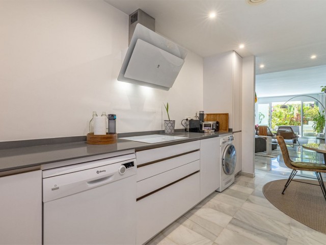 Apartamento con 2 Dormitorios  en Estepona