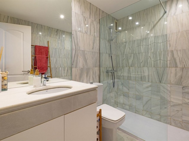 Apartamento con 2 Dormitorios  en Estepona