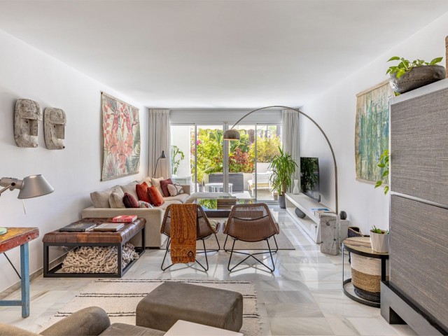 Apartamento con 2 Dormitorios  en Estepona