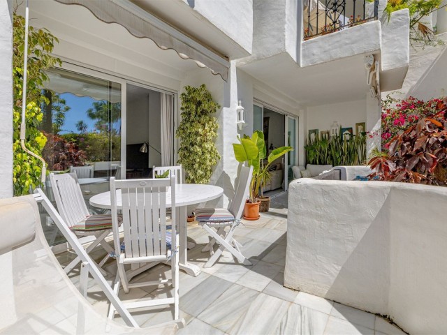 Apartamento con 2 Dormitorios  en Estepona