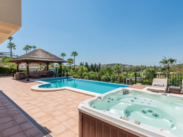 4 Bedrooms Villa in Nueva Andalucía