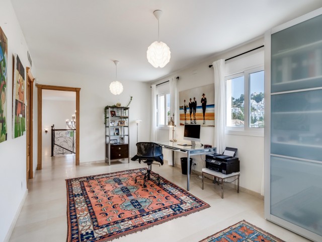 4 Bedrooms Villa in Nueva Andalucía