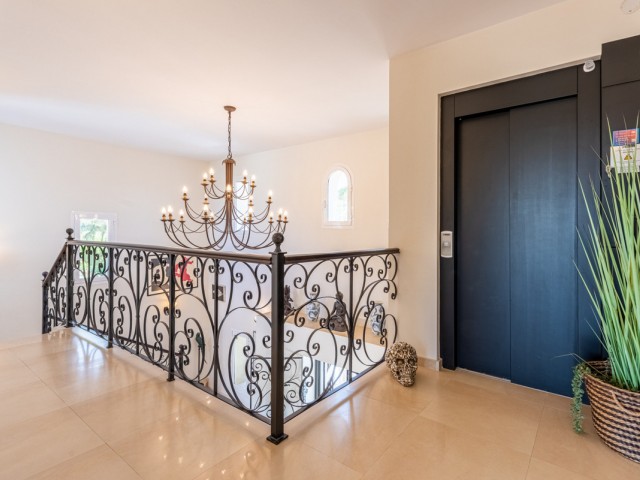 4 Bedrooms Villa in Nueva Andalucía