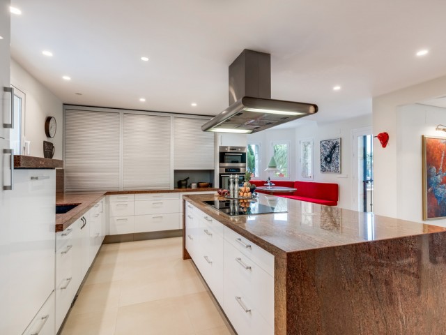 4 Bedrooms Villa in Nueva Andalucía