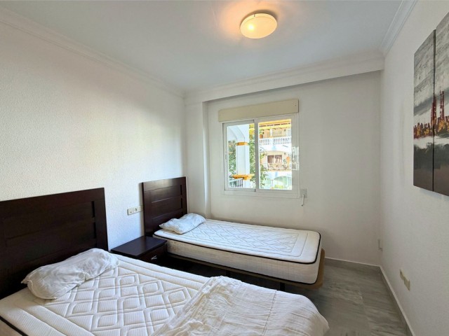 Apartamento con 2 Dormitorios  en Puerto Banús