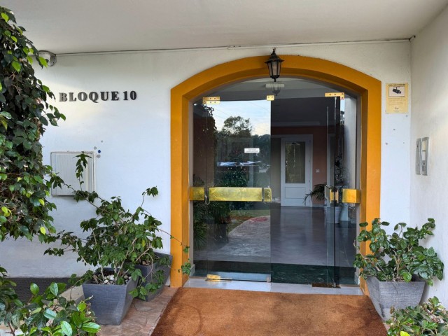 Apartamento con 2 Dormitorios  en Puerto Banús