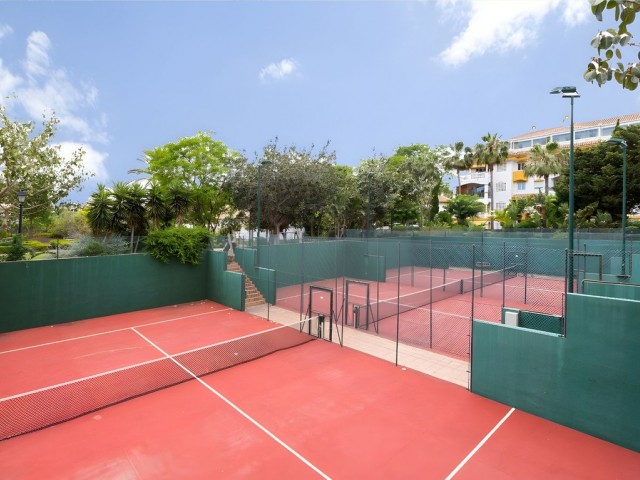 Apartamento con 2 Dormitorios  en Puerto Banús