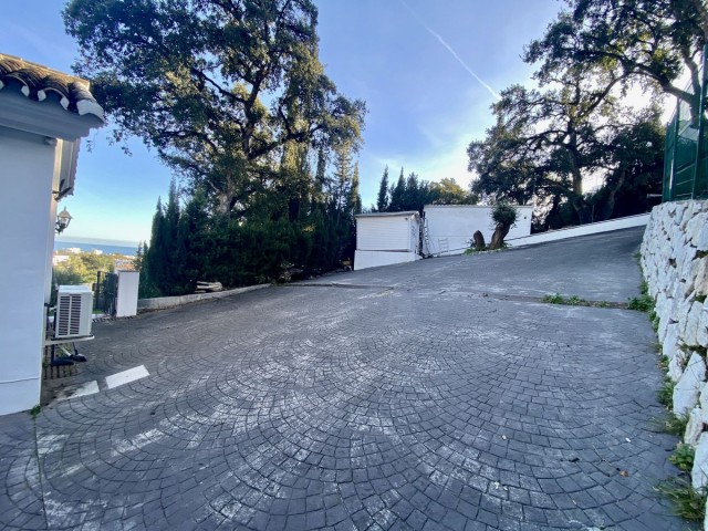 5 Bedrooms Villa in Calahonda