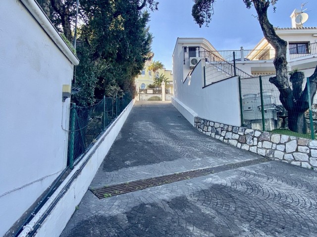 5 Bedrooms Villa in Calahonda