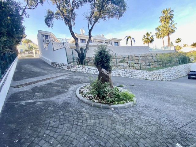 5 Bedrooms Villa in Calahonda