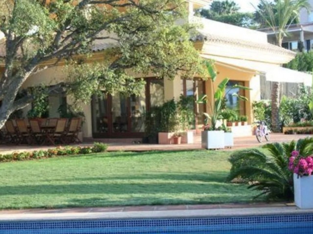 4 Soveroms Villa i San Roque