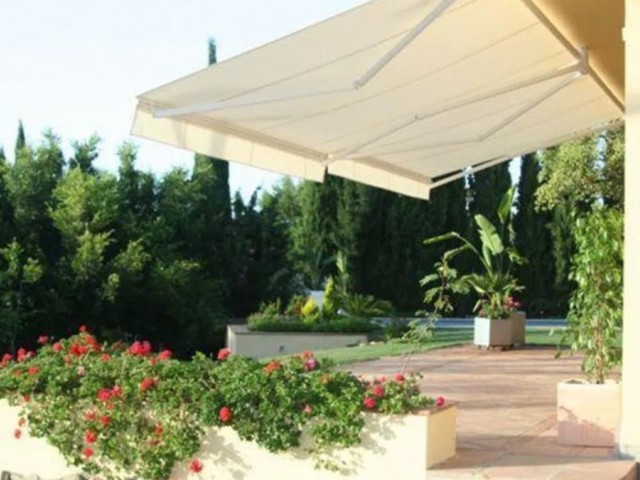 Villa avec 4 Chambres  à San Roque