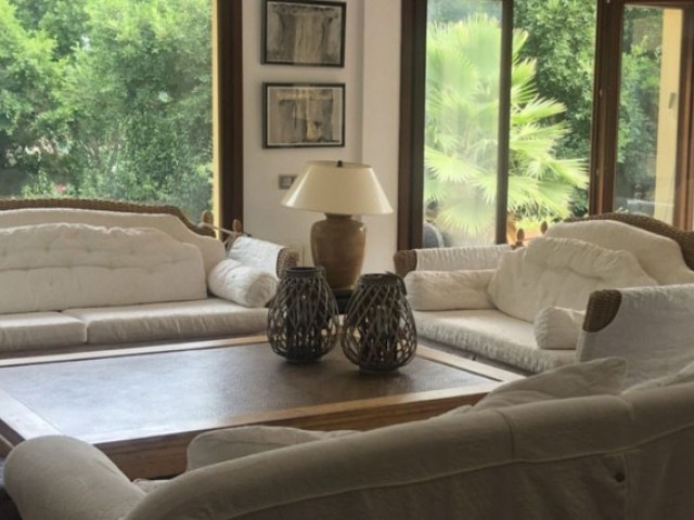 Villa avec 4 Chambres  à San Roque