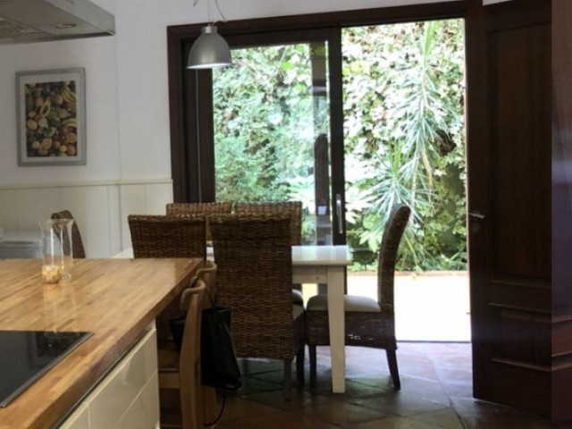 Villa avec 4 Chambres  à San Roque