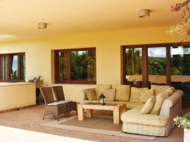 Villa avec 4 Chambres  à San Roque